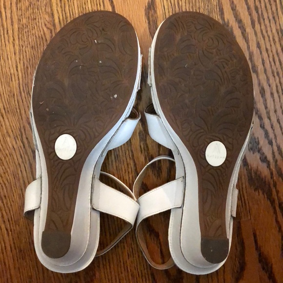 EUC White leather sandals w/taped wedge heel - Picture 4 of 4